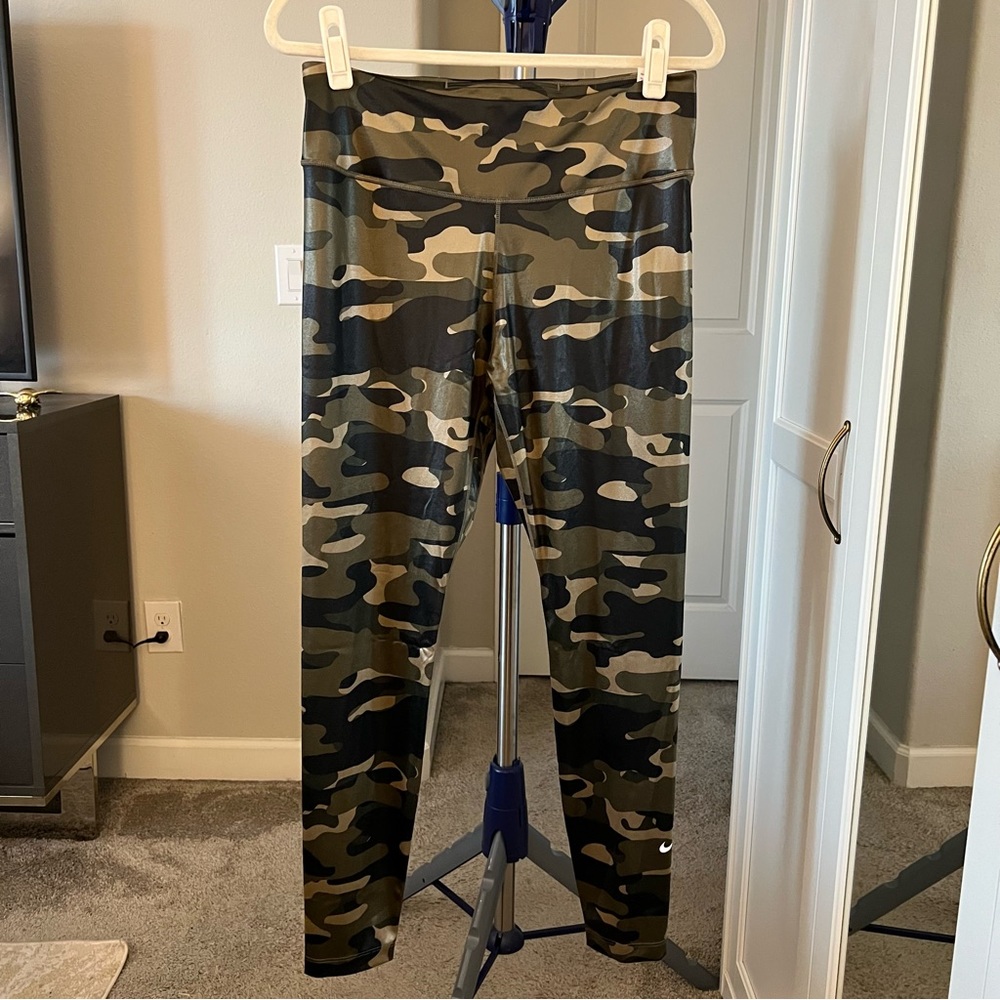 Nike One NWT Leggings Size L